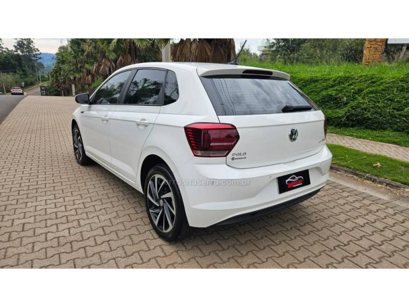 VOLKSWAGEN - POLO - 2021/2022 - Branca - R$ 94.900,00