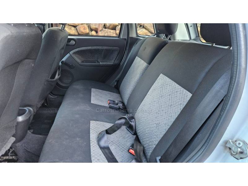 FORD - FIESTA - 2012/2013 - Prata - R$ 33.900,00