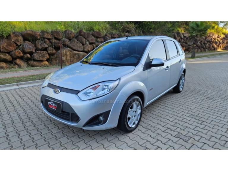 FORD - FIESTA - 2012/2013 - Prata - R$ 33.900,00