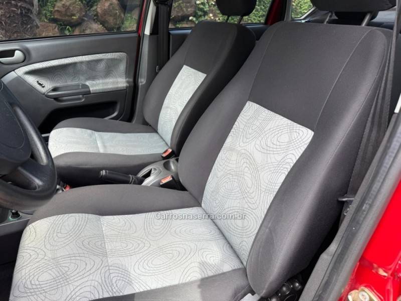 FORD - FIESTA - 2009/2009 - Vermelha - R$ 27.900,00
