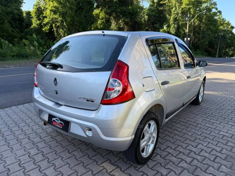 RENAULT - SANDERO - 2009/2010 - Prata - R$ 30.900,00