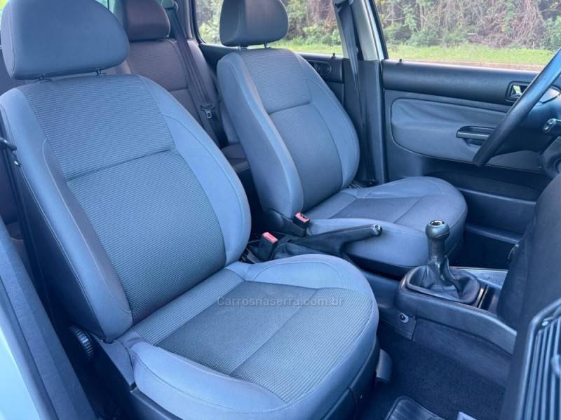 VOLKSWAGEN - GOLF - 2009/2010 - Branca - R$ 45.900,00