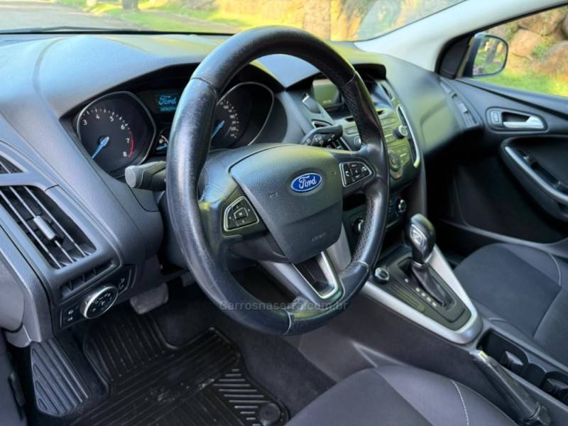 FORD - FOCUS - 2018/2019 - Branca - R$ 66.900,00