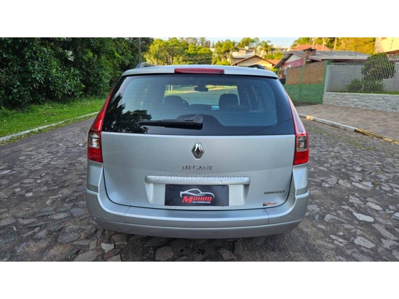 RENAULT - MÉGANE - 2011/2012 - Prata - R$ 33.900,00