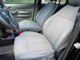 VOLKSWAGEN - FOX - 2007/2008 - Preta - R$ 30.900,00