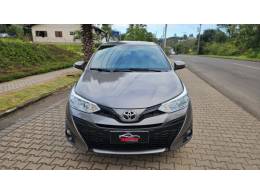 TOYOTA - YARIS - 2019/2020 - Cinza - R$ 83.000,00