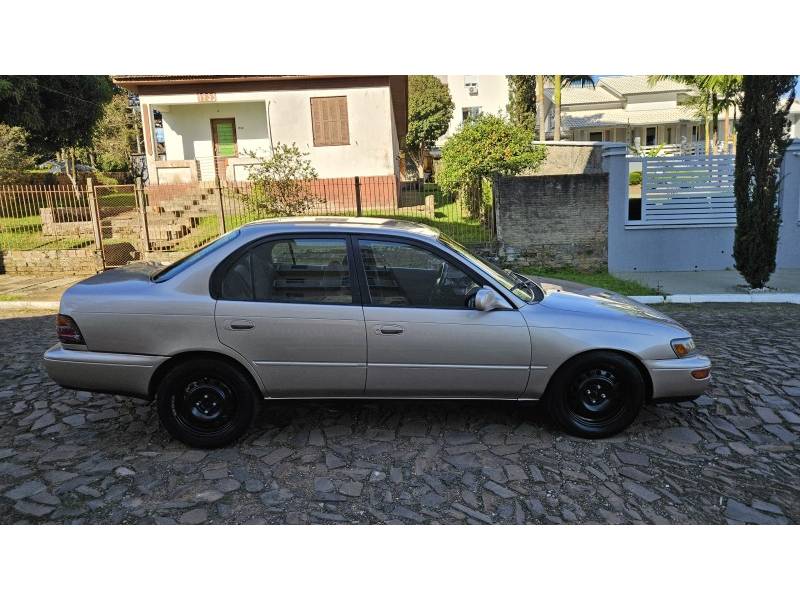 TOYOTA - COROLLA - 1995/1995 - Bege - R$ 13.500,00