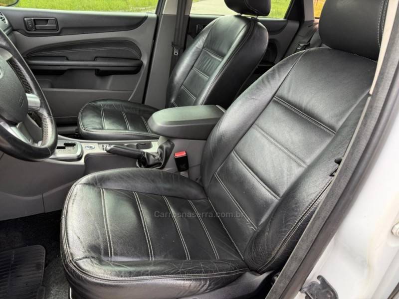 FORD - FOCUS - 2013/2013 - Branca - R$ 39.900,00