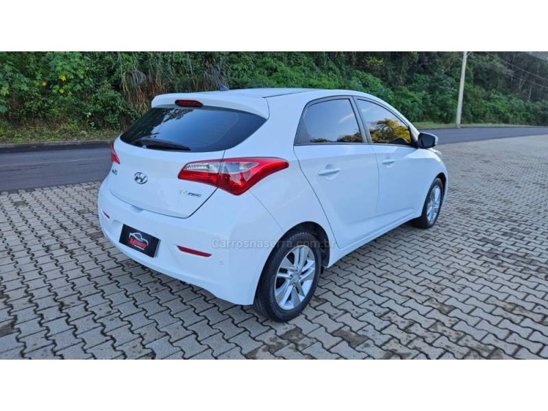 HYUNDAI - HB20 - 2013/2014 - Branca - R$ 55.900,00