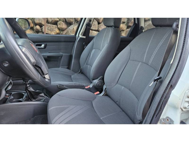FIAT - PALIO - 2006/2007 - Branca - R$ 39.900,00