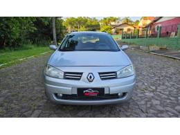 RENAULT - MÉGANE - 2011/2012 - Prata - R$ 33.900,00