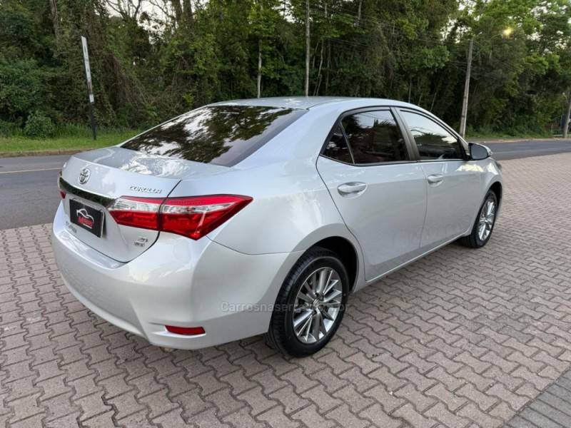 TOYOTA - COROLLA - 2016/2017 - Prata - R$ 96.900,00