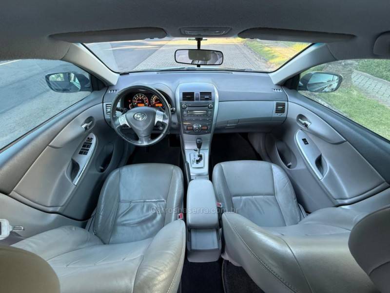 TOYOTA - COROLLA - 2010/2011 - Preta - R$ 50.900,00