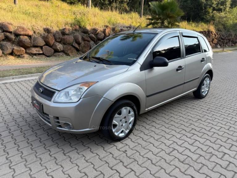 FORD - FIESTA - 2007/2008 - Prata - R$ 24.900,00
