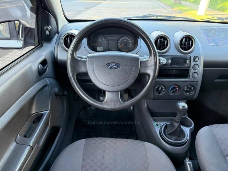 FORD - FIESTA - 2007/2007 - Prata - R$ 16.900,00