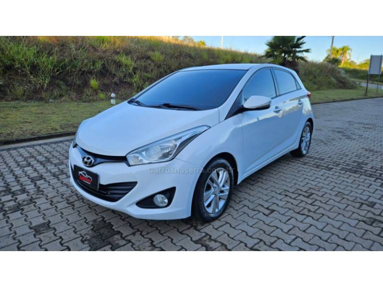 HYUNDAI - HB20 - 2013/2014 - Branca - R$ 55.900,00