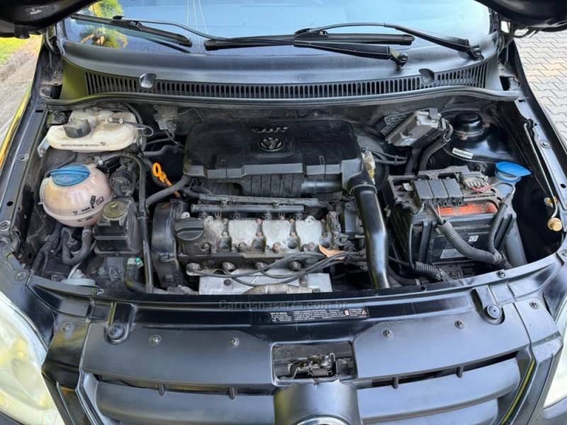 VOLKSWAGEN - FOX - 2009/2010 - Preta - R$ 27.900,00