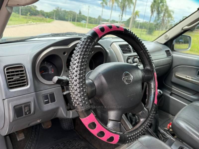 NISSAN - FRONTIER - 2004/2004 - Prata - R$ 49.900,00