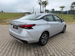 NISSAN - VERSA - 2020/2021 - Prata - R$ 81.900,00