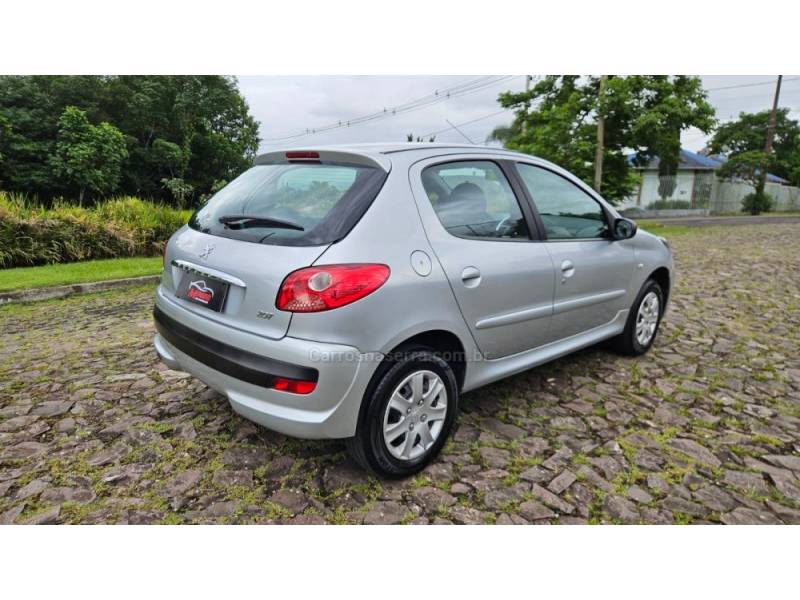 PEUGEOT - 207 - 2010/2011 - Prata - R$ 22.900,00