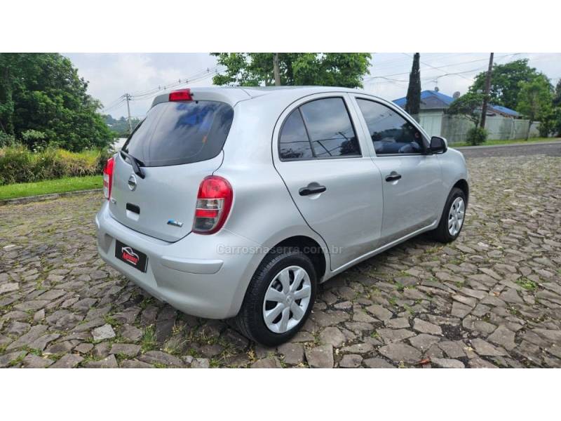 NISSAN - MARCH - 2011/2012 - Prata - R$ 33.900,00