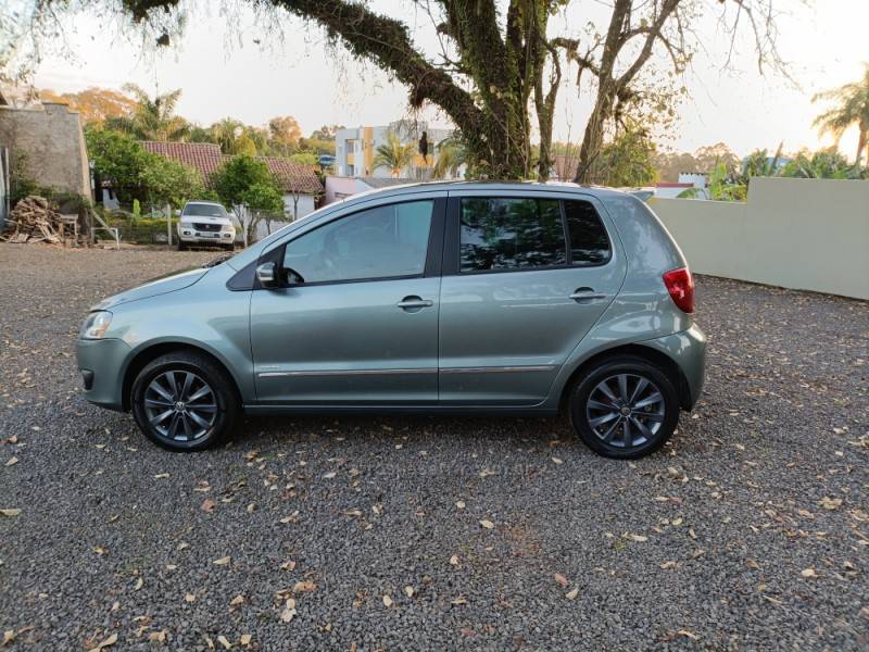 VOLKSWAGEN - FOX - 2010/2011 - Cinza - R$ 37.900,00