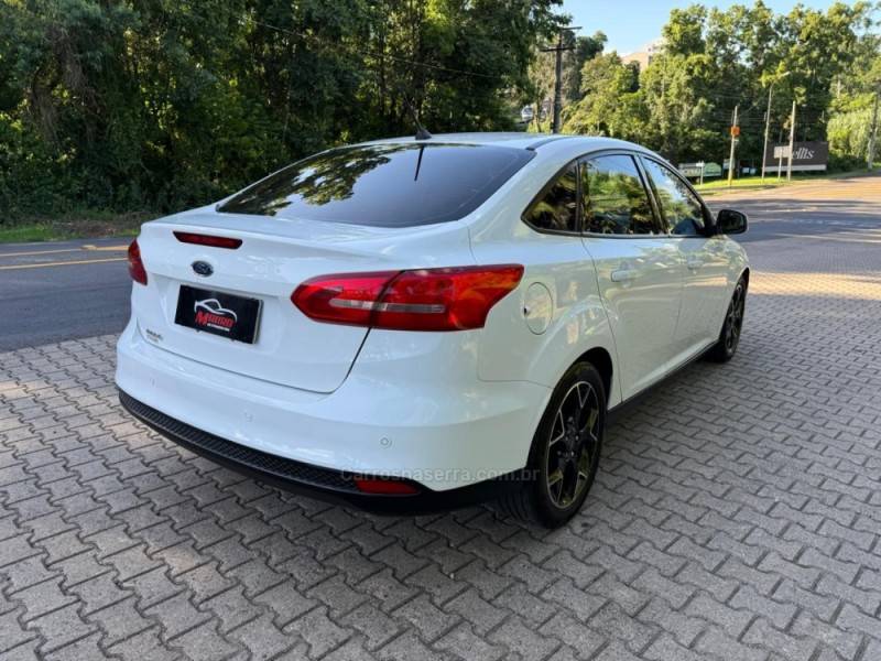 FORD - FOCUS - 2018/2019 - Branca - R$ 66.900,00