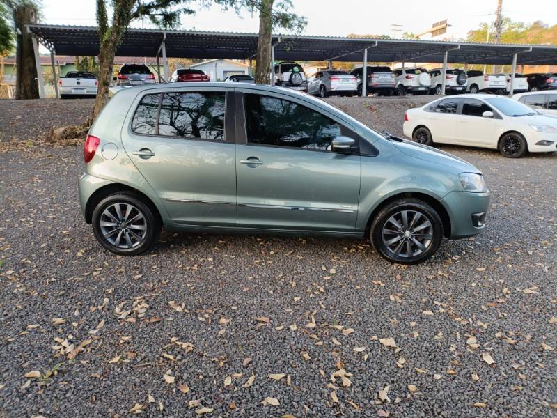 VOLKSWAGEN - FOX - 2010/2011 - Cinza - R$ 37.900,00