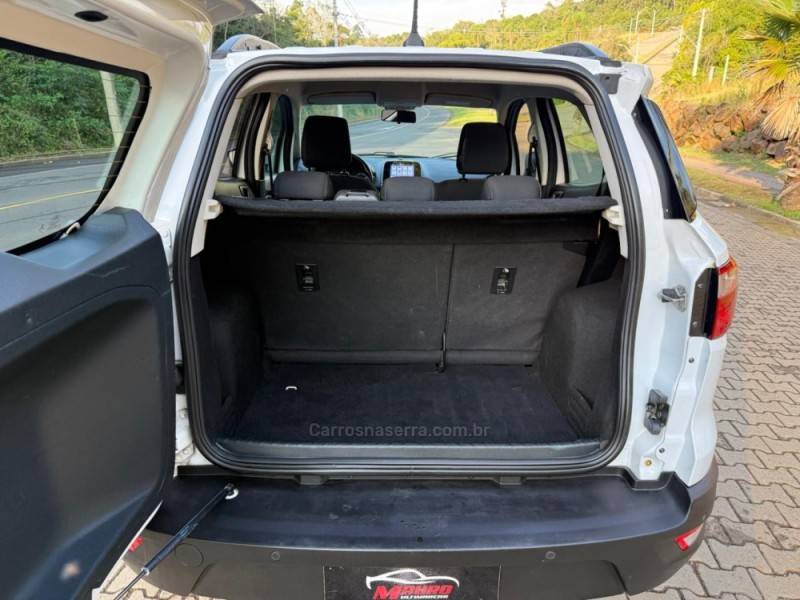 FORD - ECOSPORT - 2017/2018 - Branca - R$ 71.900,00