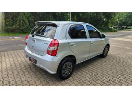 TOYOTA - ETIOS - 2017/2018 - Prata - R$ 53.700,00