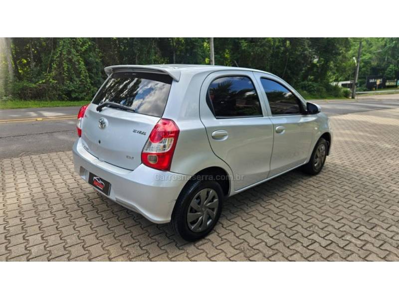 TOYOTA - ETIOS - 2017/2018 - Prata - R$ 53.700,00