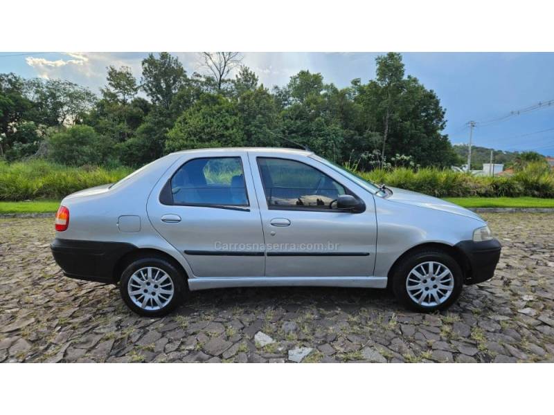 FIAT - SIENA - 2006/2007 - Prata - R$ 17.900,00