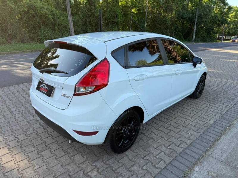 FORD - FIESTA - 2015/2015 - Branca - R$ 43.900,00