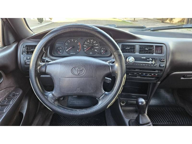 TOYOTA - COROLLA - 1995/1995 - Bege - R$ 13.500,00