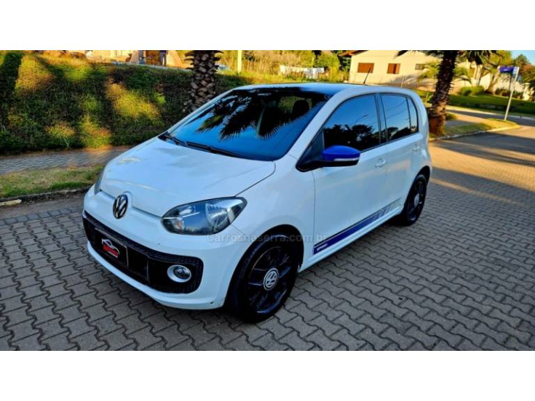 VOLKSWAGEN - UP - 2016/2017 - Branca - R$ 54.500,00