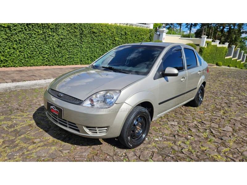 FORD - FIESTA - 2006/2007 - Prata - R$ 18.900,00