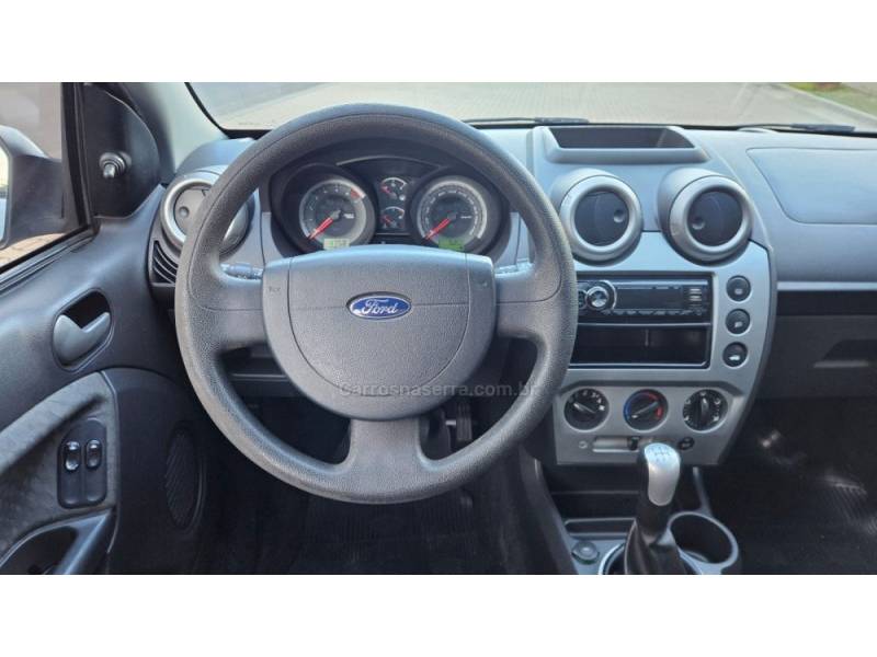 FORD - FIESTA - 2012/2013 - Prata - R$ 33.900,00