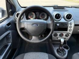 FORD - FIESTA - 2012/2013 - Branca - R$ 33.900,00