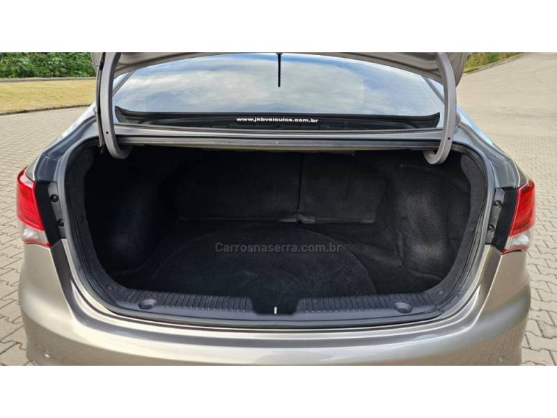 HYUNDAI - HB20S - 2016/2017 - Prata - R$ 69.900,00