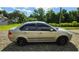 FORD - FIESTA - 2006/2007 - Prata - R$ 18.900,00