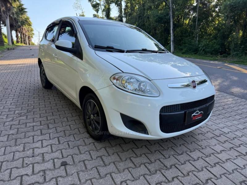 FIAT - PALIO - 2014/2015 - Branca - R$ 38.900,00