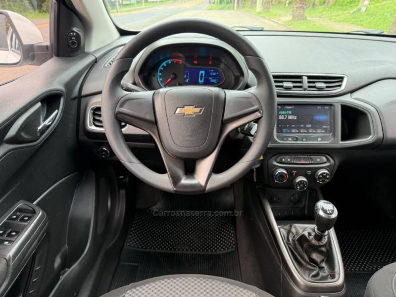 CHEVROLET - ONIX - 2013/2014 - Branca - R$ 52.900,00