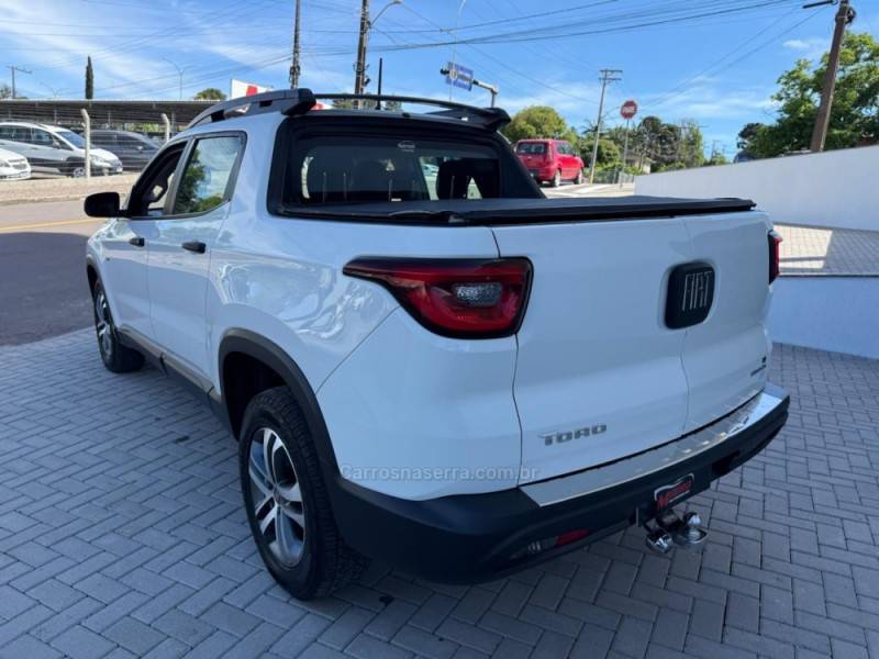FIAT - TORO - 2016/2017 - Branca - R$ 85.900,00