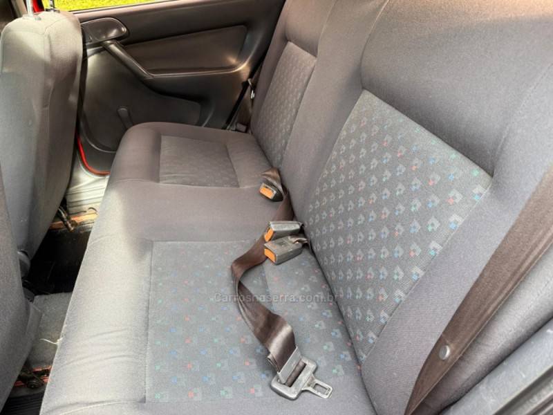 VOLKSWAGEN - GOL - 2002/2003 - Vermelha - R$ 19.900,00