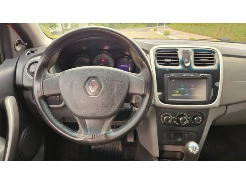 RENAULT - LOGAN - 2014/2015 - Vermelha - R$ 36.900,00