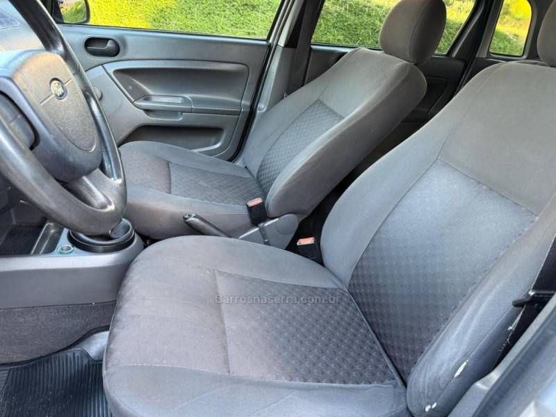 FORD - FIESTA - 2007/2007 - Prata - R$ 16.900,00
