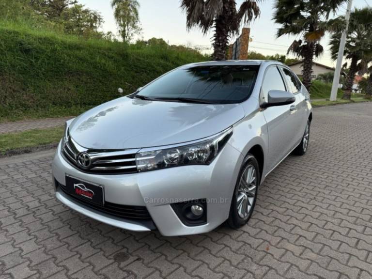 TOYOTA - COROLLA - 2016/2017 - Prata - R$ 96.900,00