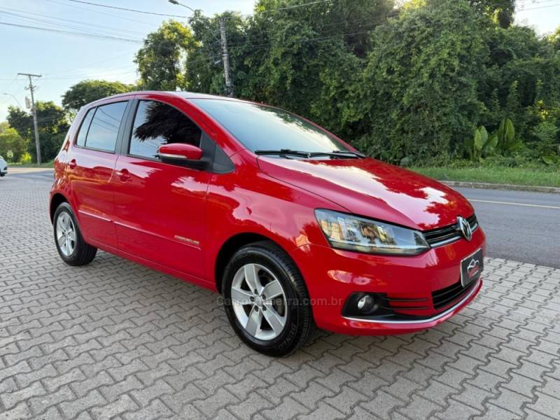 VOLKSWAGEN - FOX - 2017/2017 - Vermelha - R$ 53.900,00