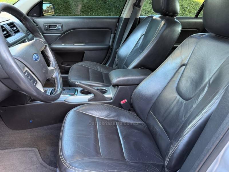 FORD - FUSION - 2010/2010 - Prata - R$ 43.900,00
