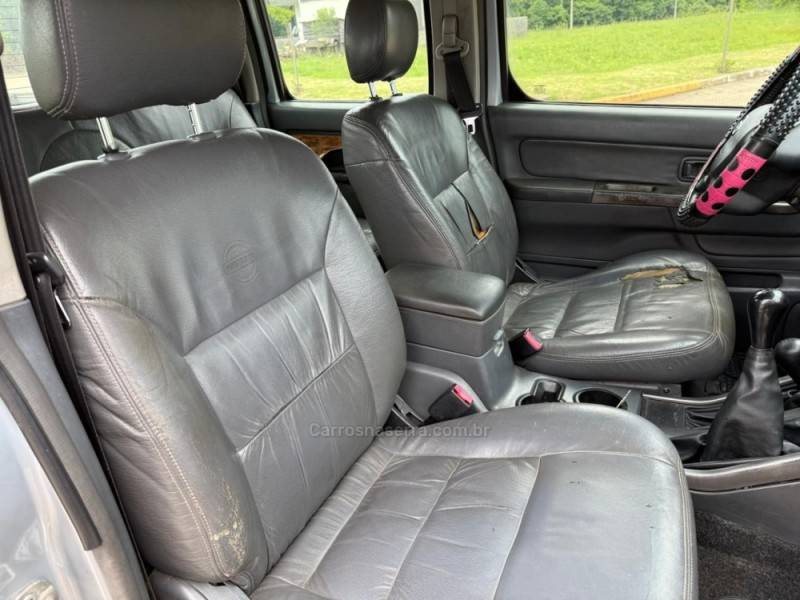 NISSAN - FRONTIER - 2004/2004 - Prata - R$ 49.900,00